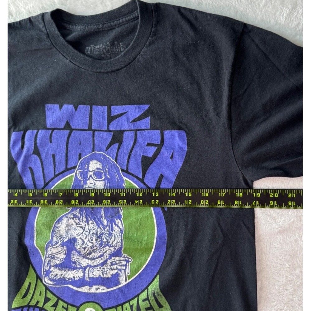 Wiz Khalifa Dazed & Blazed T-Shirt 2018 Hip Hop Tour Double Sided Medium Purple - Picture 3 of 11